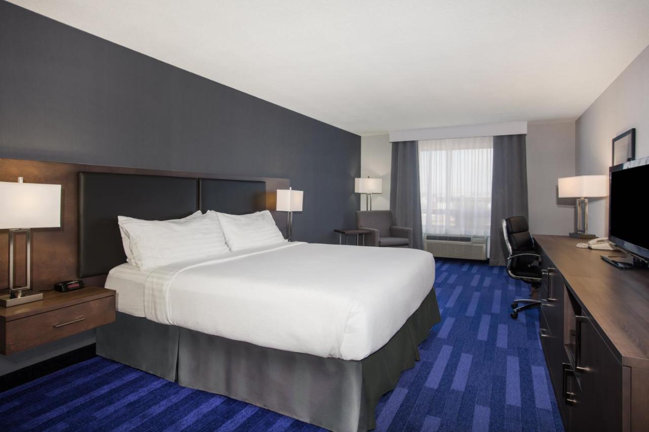 Holiday Inn & Suites Grande Prairie By Ihg Esterno foto