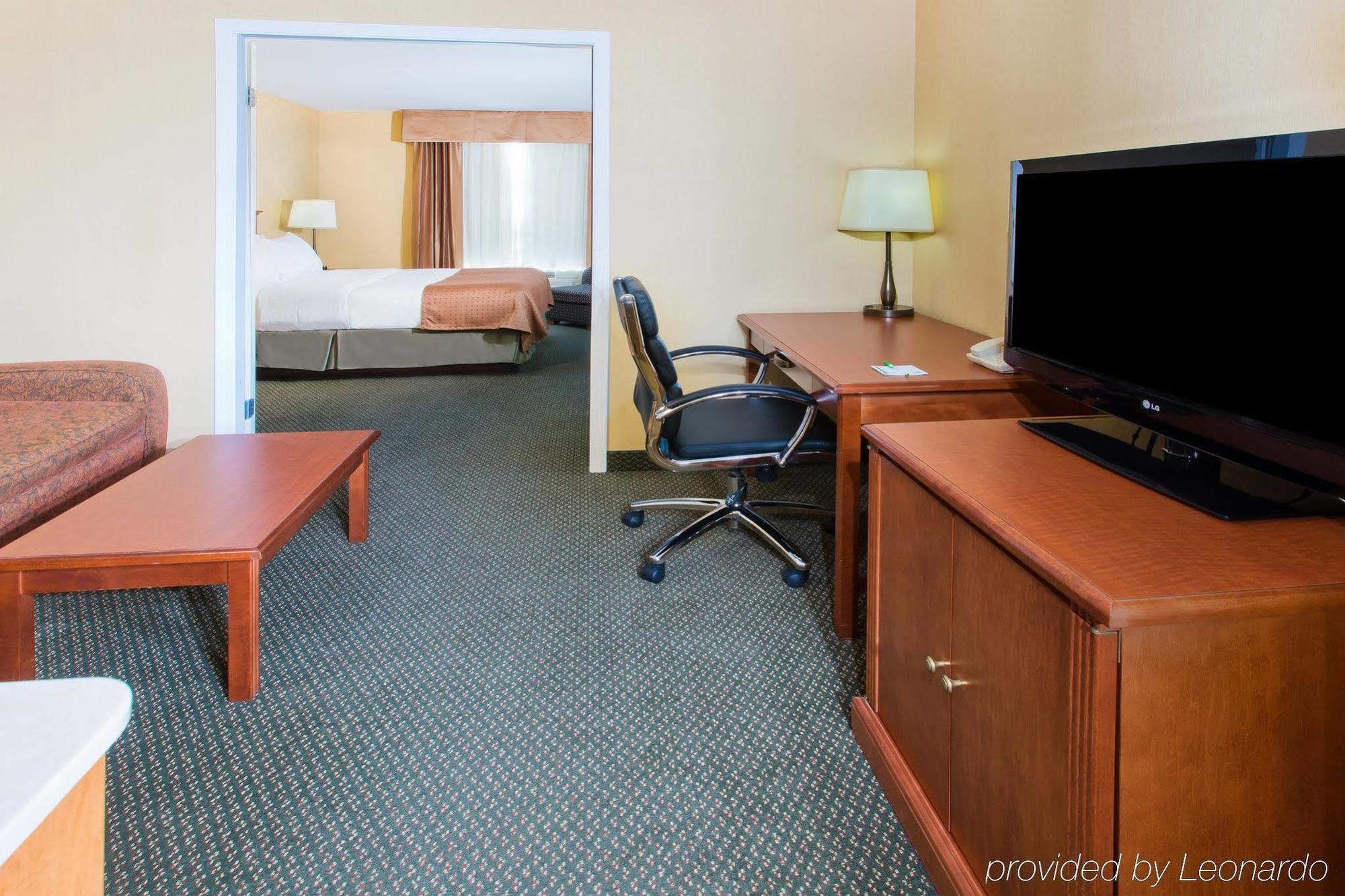 Holiday Inn & Suites Grande Prairie By Ihg Esterno foto